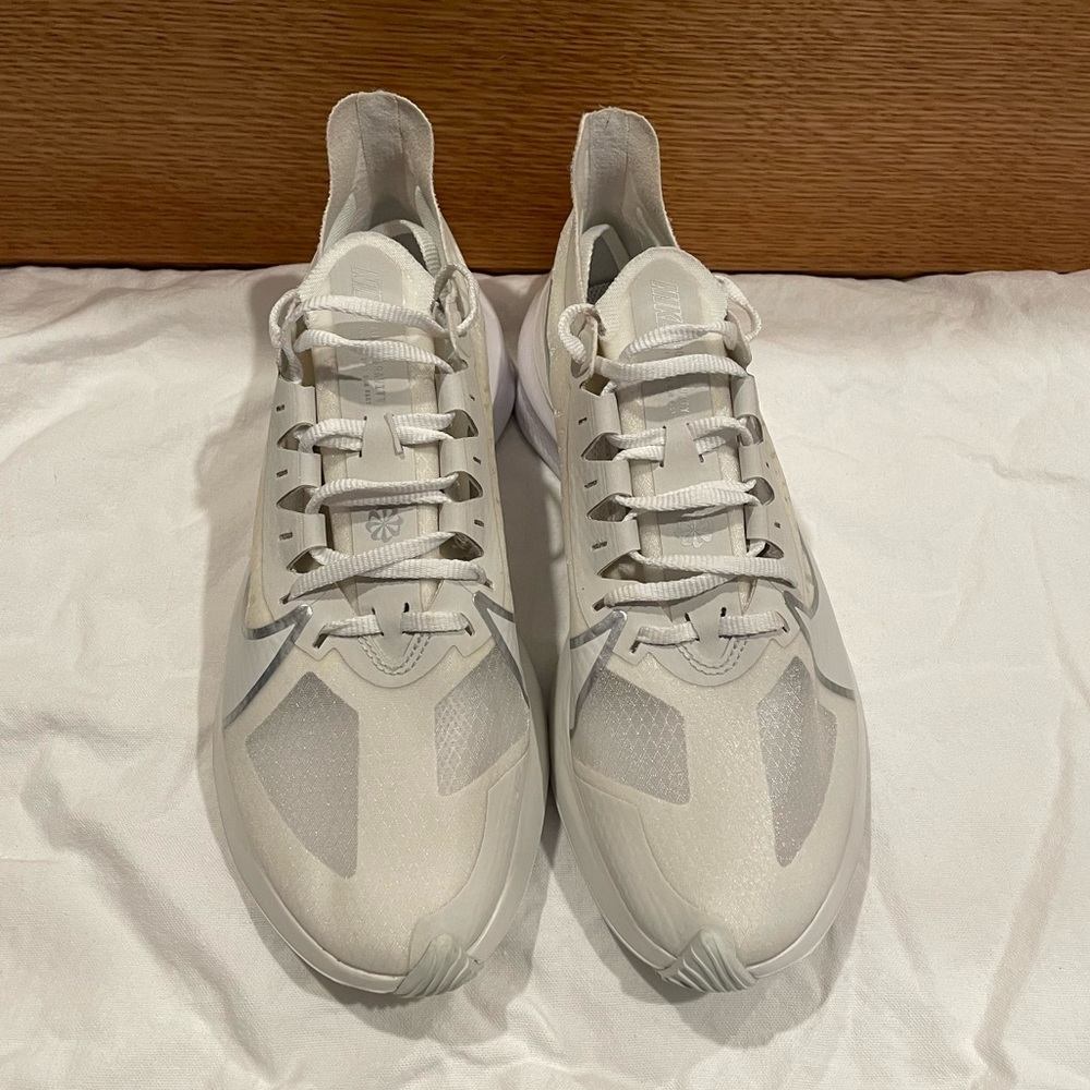 WOMEN'S NIKE WHITE SHOES - ZOOM GRAVITY